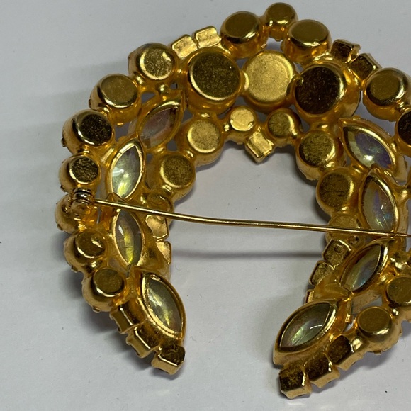 Aurora Borealis Brooch with Vintage Design - Picture 2 of 2